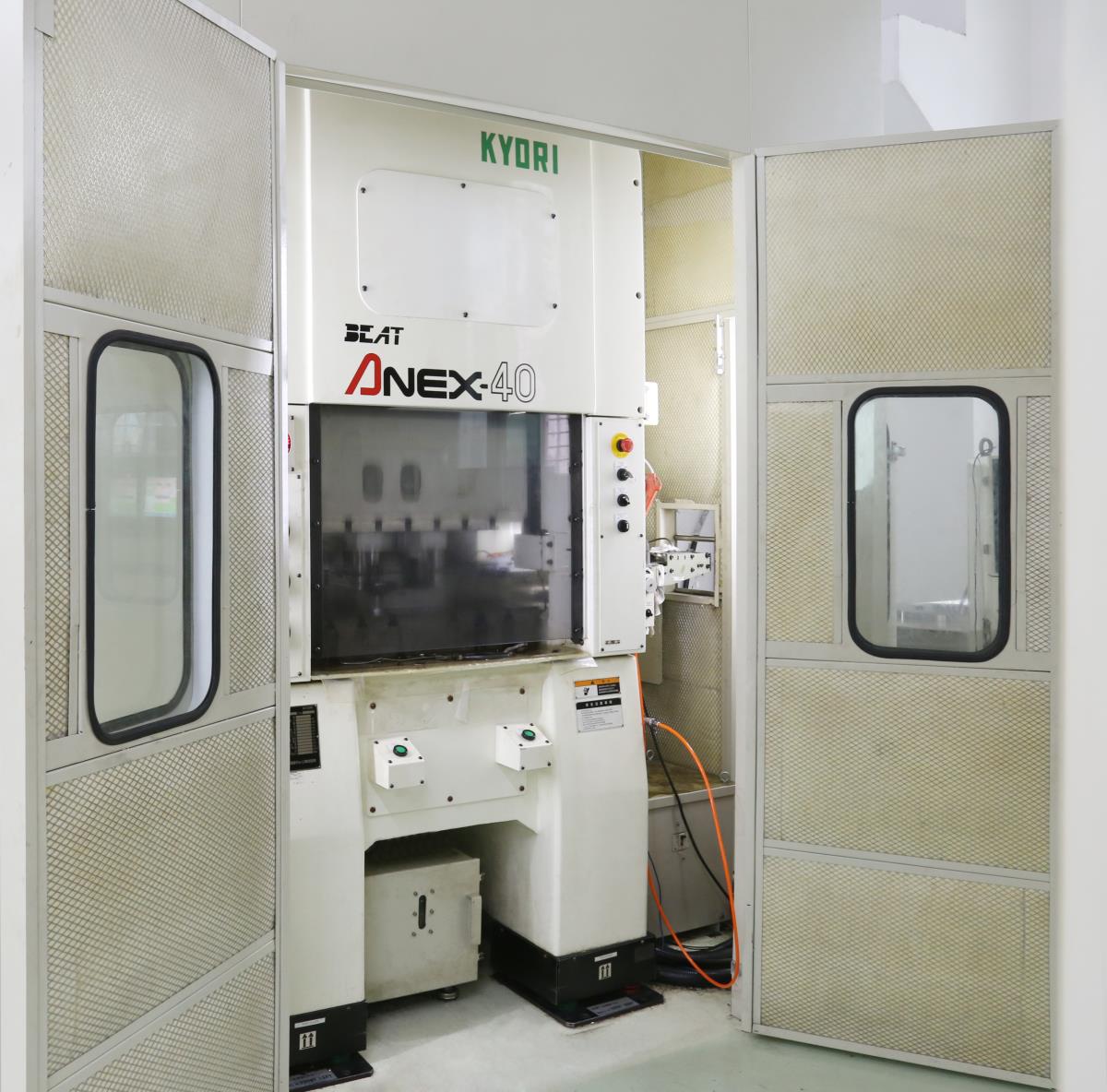 日本精密沖壓設備1