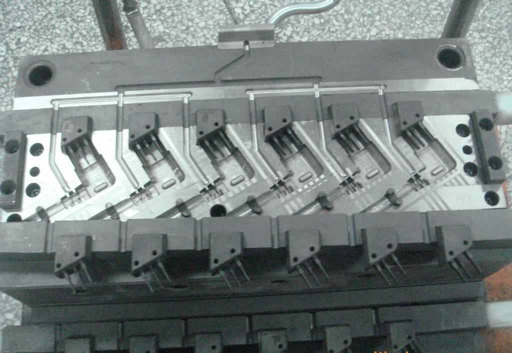 精密模具零件漏沖孔