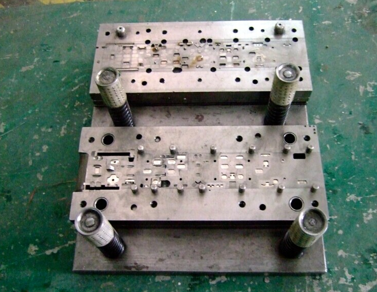 五金沖壓模具kc102